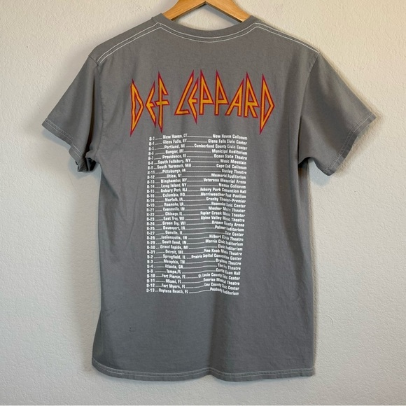 Def Leppard Leopard T Shirt Grey Short Sleeve Faded Worn Wash Goodie Two Sleeve - Picture 3 of 6